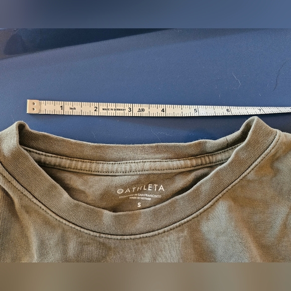 Athleta Olive Green Front Pocket Short Sleeve Tee - Picture 5 of 7